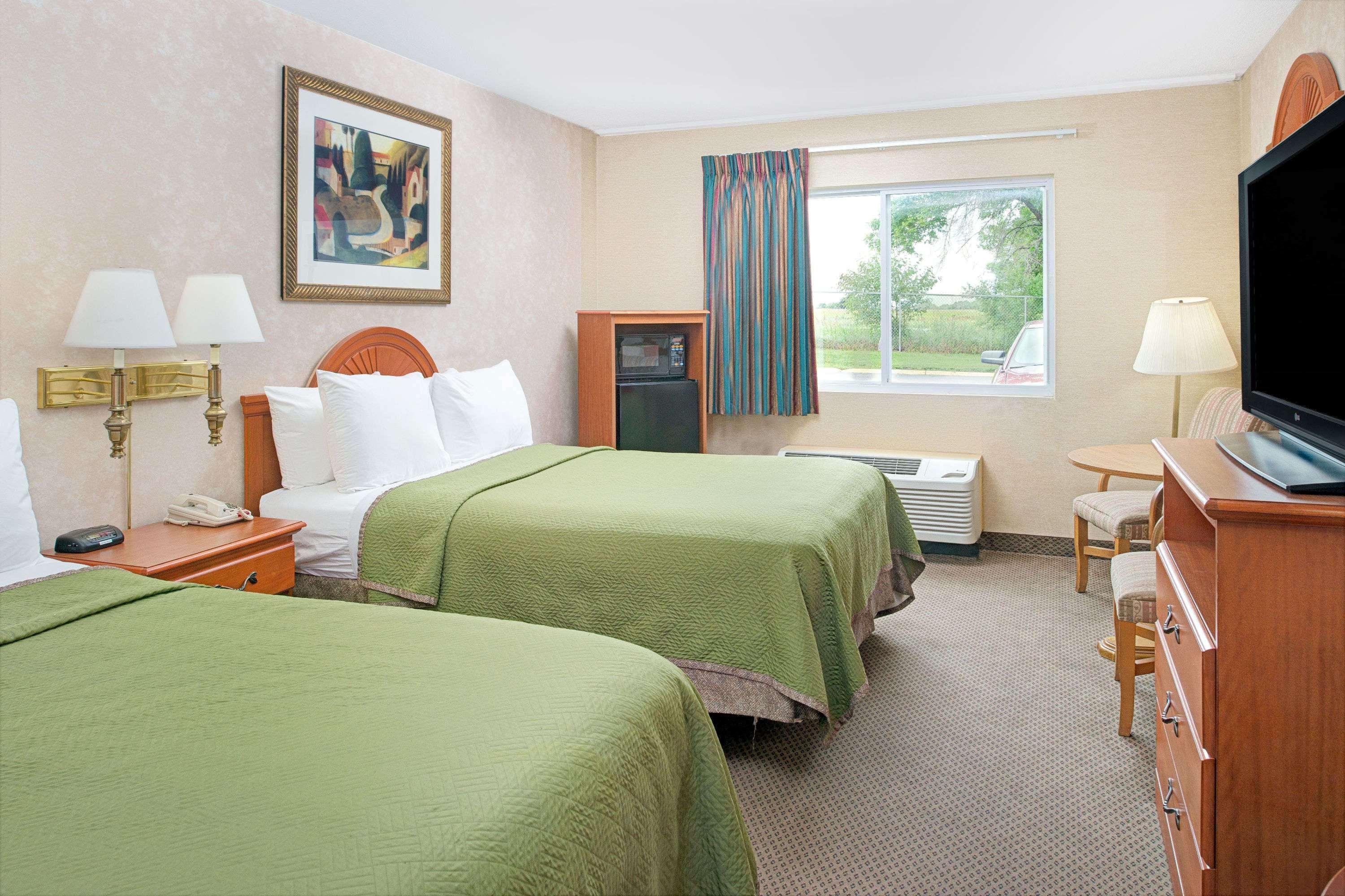 Travelodge By Wyndham Lincoln Airport I-80 Εξωτερικό φωτογραφία