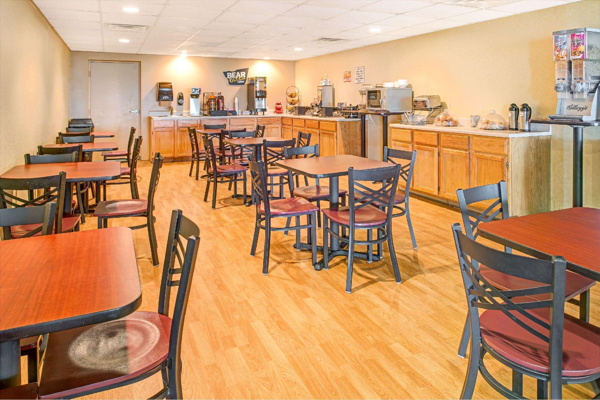 Travelodge By Wyndham Lincoln Airport I-80 Εξωτερικό φωτογραφία